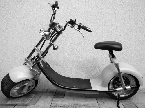 Elektrická koloběžka Chopper Chrom 2000 W bílá, lithiová baterie 12 Ah